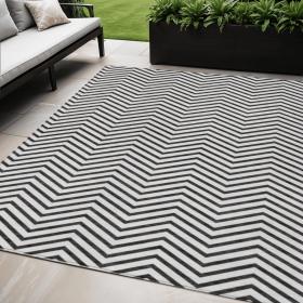 5' X 8' White And Black Chevron Washable Indoor Outdoor Area Rug